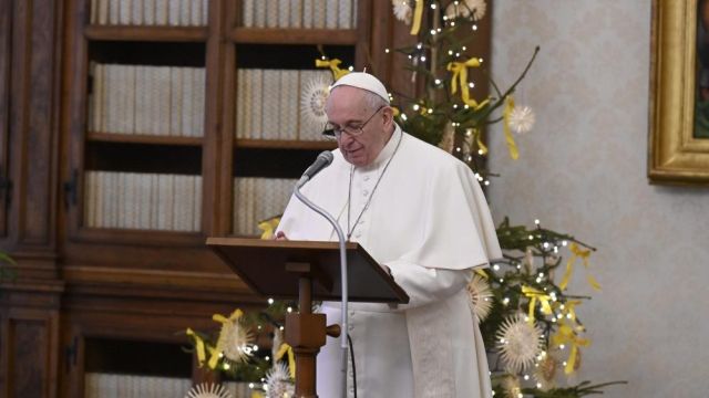 Jesus não nos salva do alto, com uma decisão soberana ou um ato de força: Ele nos salva vindo ao nosso encontro e tomando sobre si os nossos pecados.