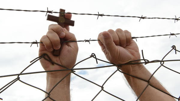 Em várias partes do mundo, nega-se liberdade aos cristãos por não renunciarem sua fé. Muitos vivem com medo e sofrem calados.