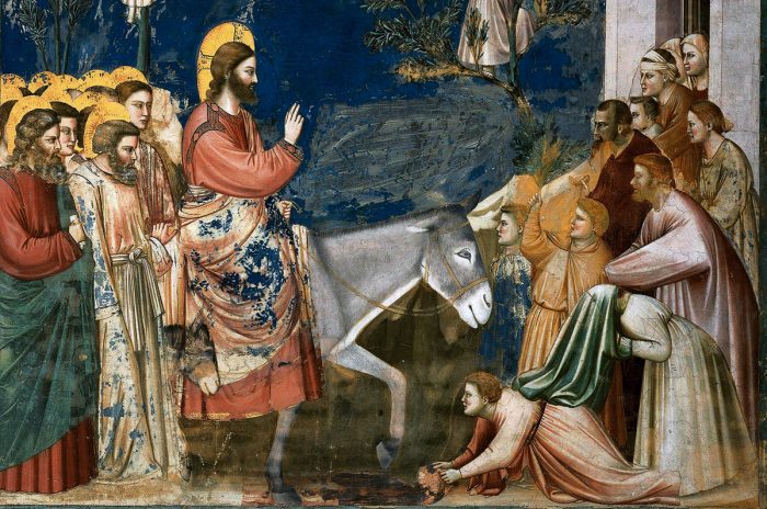 A Semana Santa é iniciada com o Domingo de Ramos, no qual se recorda a entrada triunfante de Nosso Senhor Jesus Cristo em Jerusalém, seis dias antes de sua Paixão.