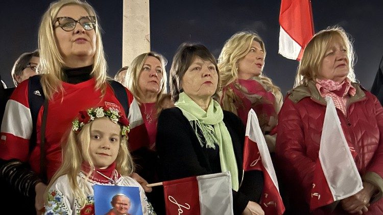 Vigília no Vaticano recorda os 19 anos da morte de São João Paulo II 3 Vigilia no Vaticano recorda os 19 anos da morte de Sao Joao Paulo II 2