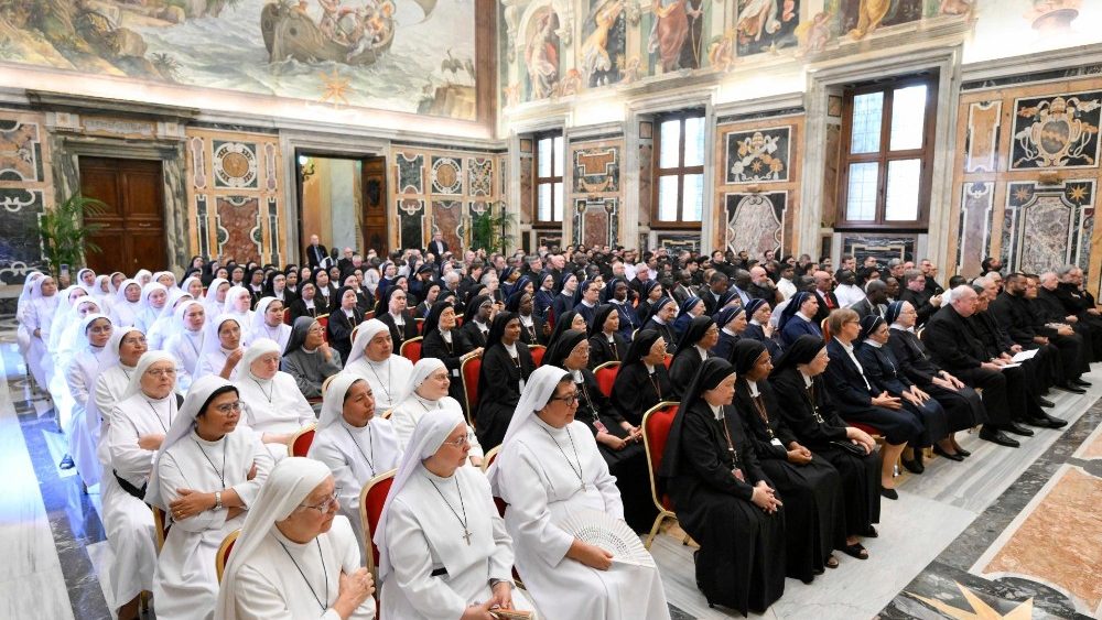 Papa Francisco exorta aos religiosos para que continuem o legado de seus Fundadores 2 Papa Francisco exorta aos religiosos para que continuem o legado de seus Fundadores 2