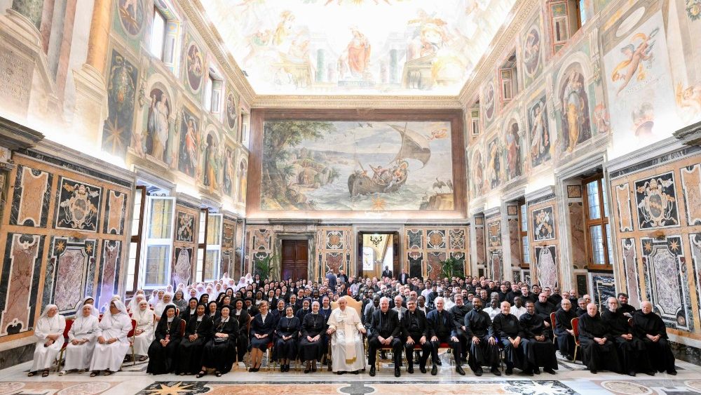 Papa Francisco exorta aos religiosos para que continuem o legado de seus Fundadores 3 Papa Francisco exorta aos religiosos para que continuem o legado de seus Fundadores 3