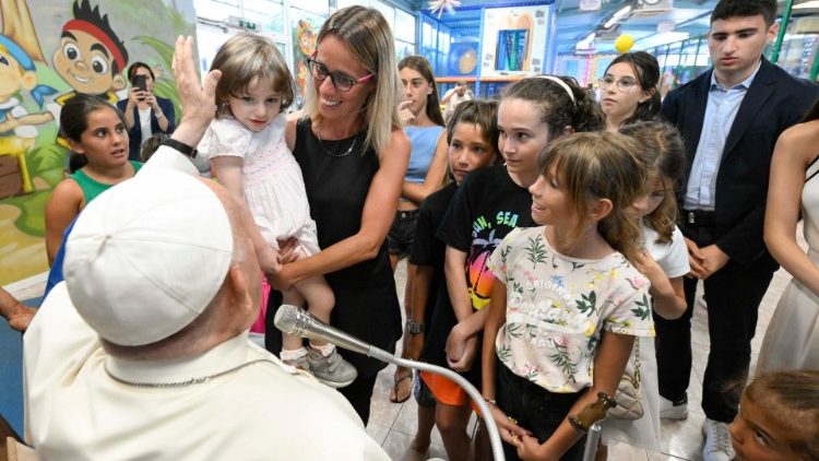 Papa Francisco visita comunidade de artistas de circo 3 Papa Francisco visita comunidade de artistas de circo 3