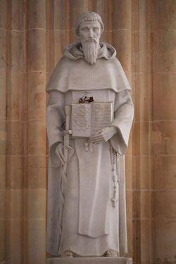 Como um Anjo do Céu, fulminou os inimigos 2 São Nuno Álvares Pereira – Mosteiro da Batalha, Leira (Portugal) – Foto: Francisco Lecaros