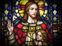 Uma sociedade marcada pela inocência 1 Cristo com criança - Catedral de Cristo Rei, Hamilton (Canadá)Fot: Gustavo Kralj