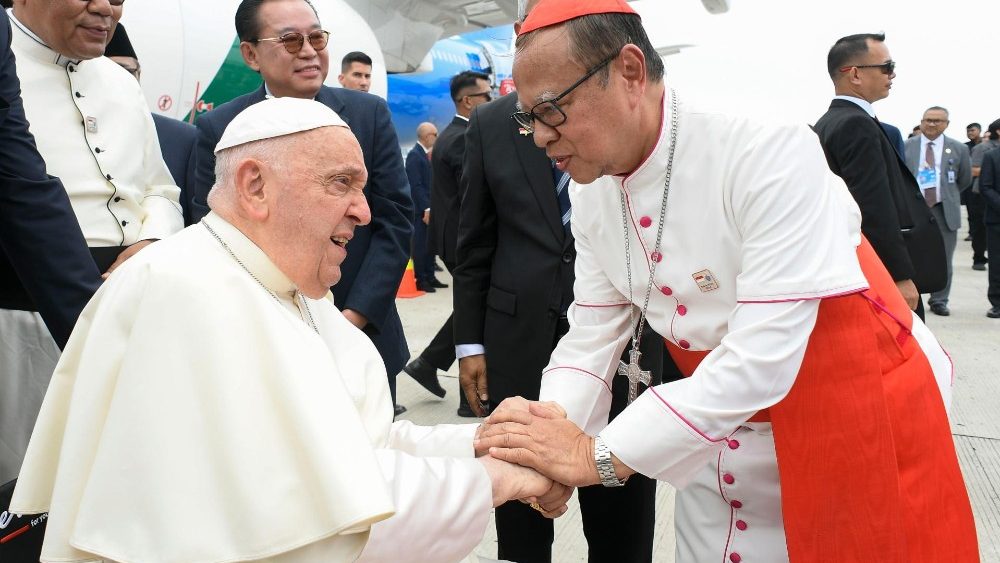 Papa Francisco desembarca na Indonésia iniciando sua viagem pela Ásia 4 Papa Francisco desembarca na Indonesia iniciando sua viagem pela Asia 4