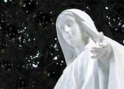 Nossa Senhora das Graças: expressão do carinho materno de Maria 1 Imagem de Nossa Senhora das Graças - Arautos do Evangelho