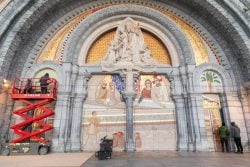 França: Mosaicos de Rupnik em duas portas do Santuário de Lourdes foram cobertos 1 Foto: Santuário de Lourdes/ Facebook
