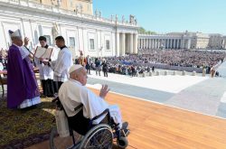 Papa Francisco aparece na Praça de São Pedro para saudar os peregrinos 2 Foto: Vatican news/ Vatican media